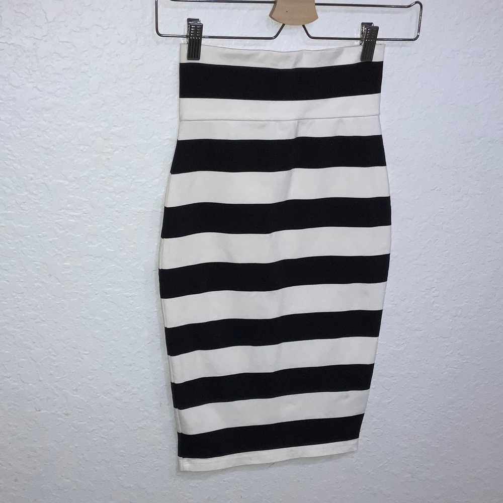 BEBE Monochrome Striped Pencil Skirt